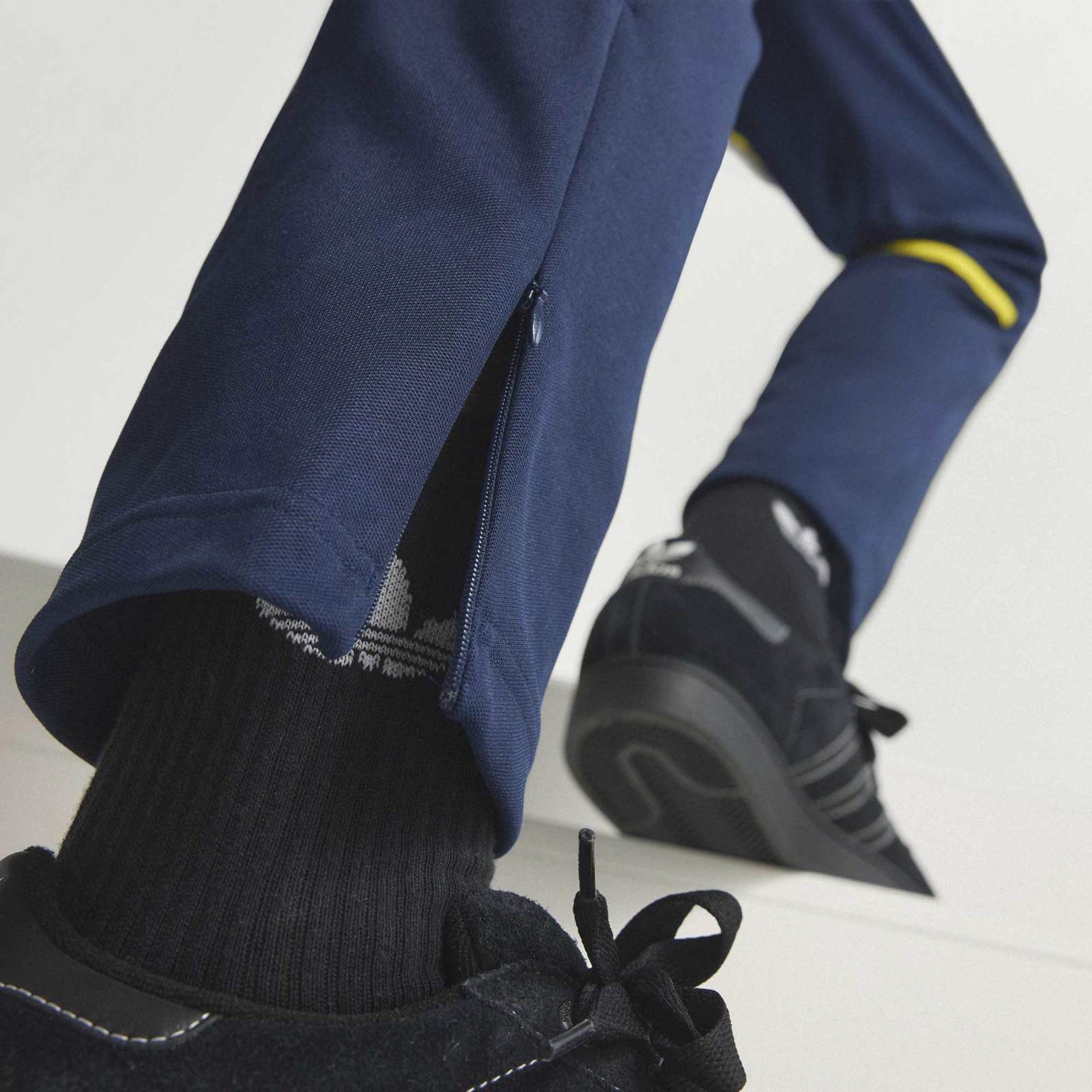 adidas Arsenal Football 2025/26 Adults Slim-Fit Track Pant - Image 7