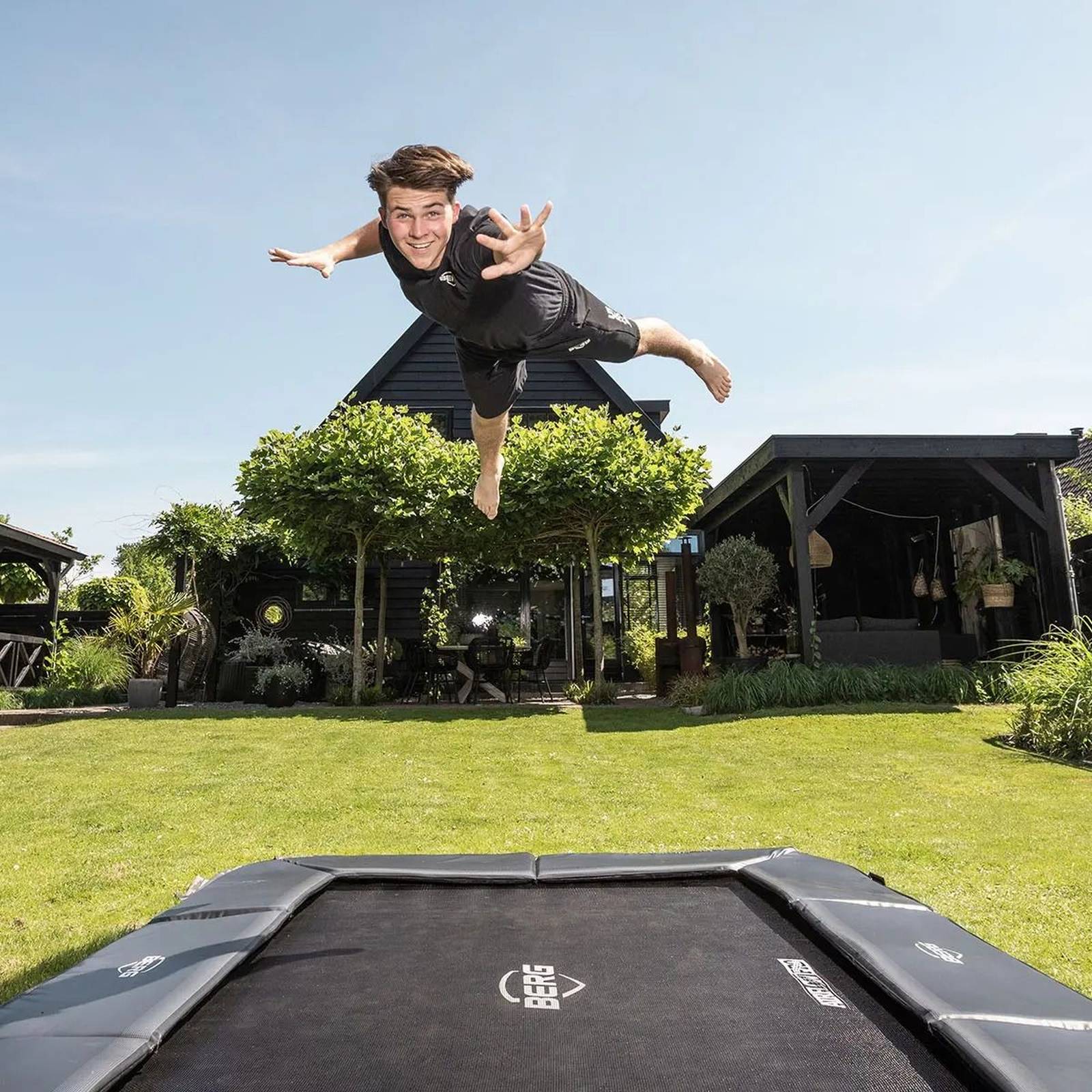 BERG SPORTS Ultim Champion FlatGround 330 Trampoline Green - Image 3