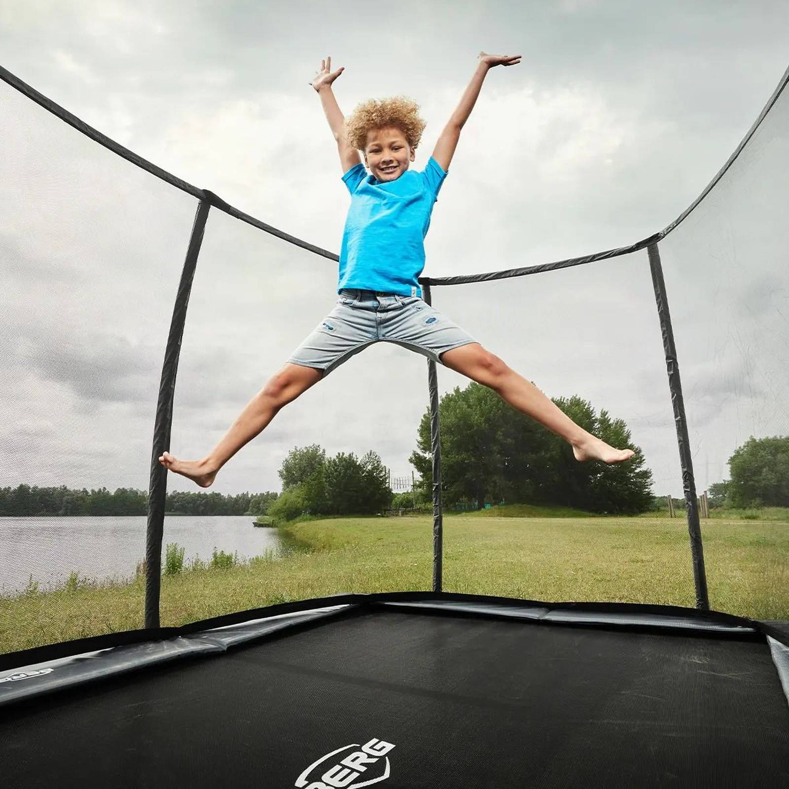 BERG Ultim Champion FlatGround 500 Trampoline Grey + Safety Net DLX XL - Image 3