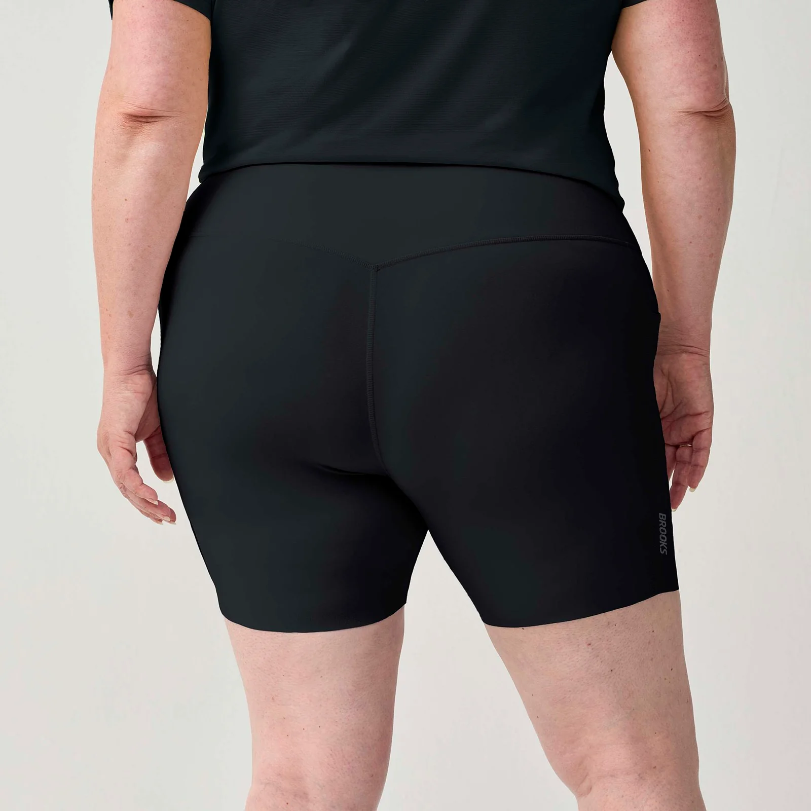 Brooks Chaser 7" Womens Tight-Fit Shorts - Image 6