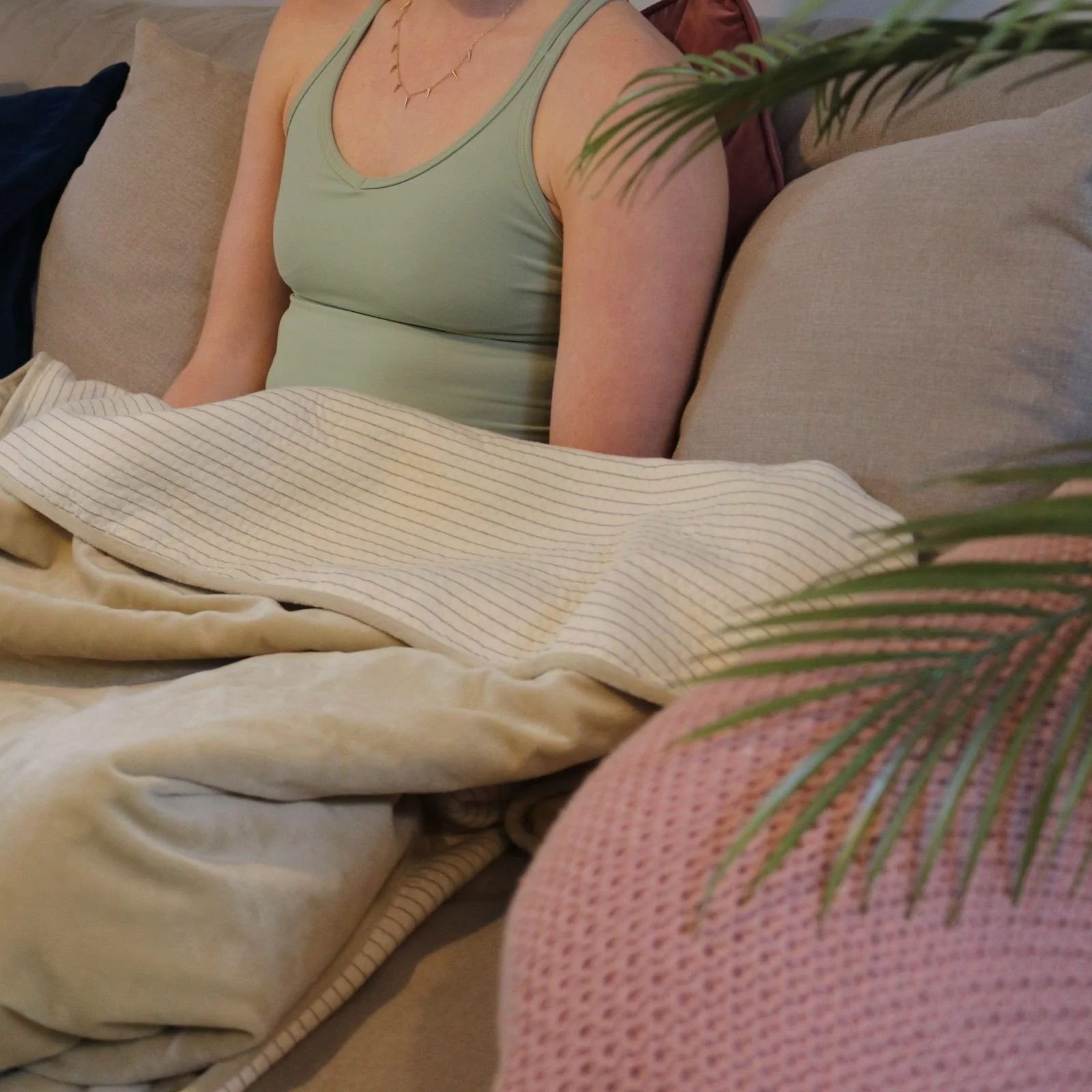 DreamAcres Luxury Grounding Blanket - Image 9