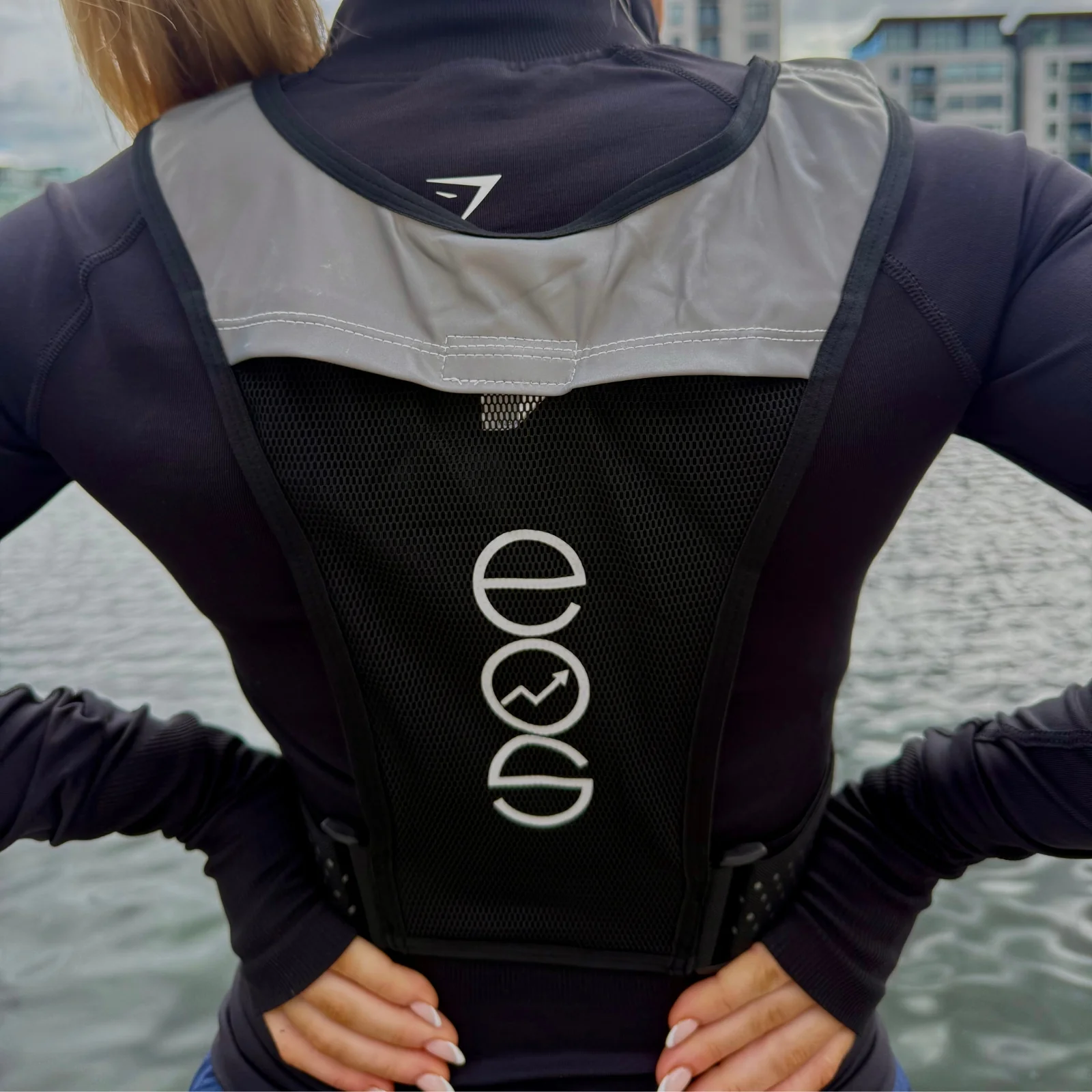 EOS Elite UltraLight 2.0 Reflective Running Vest - Image 2