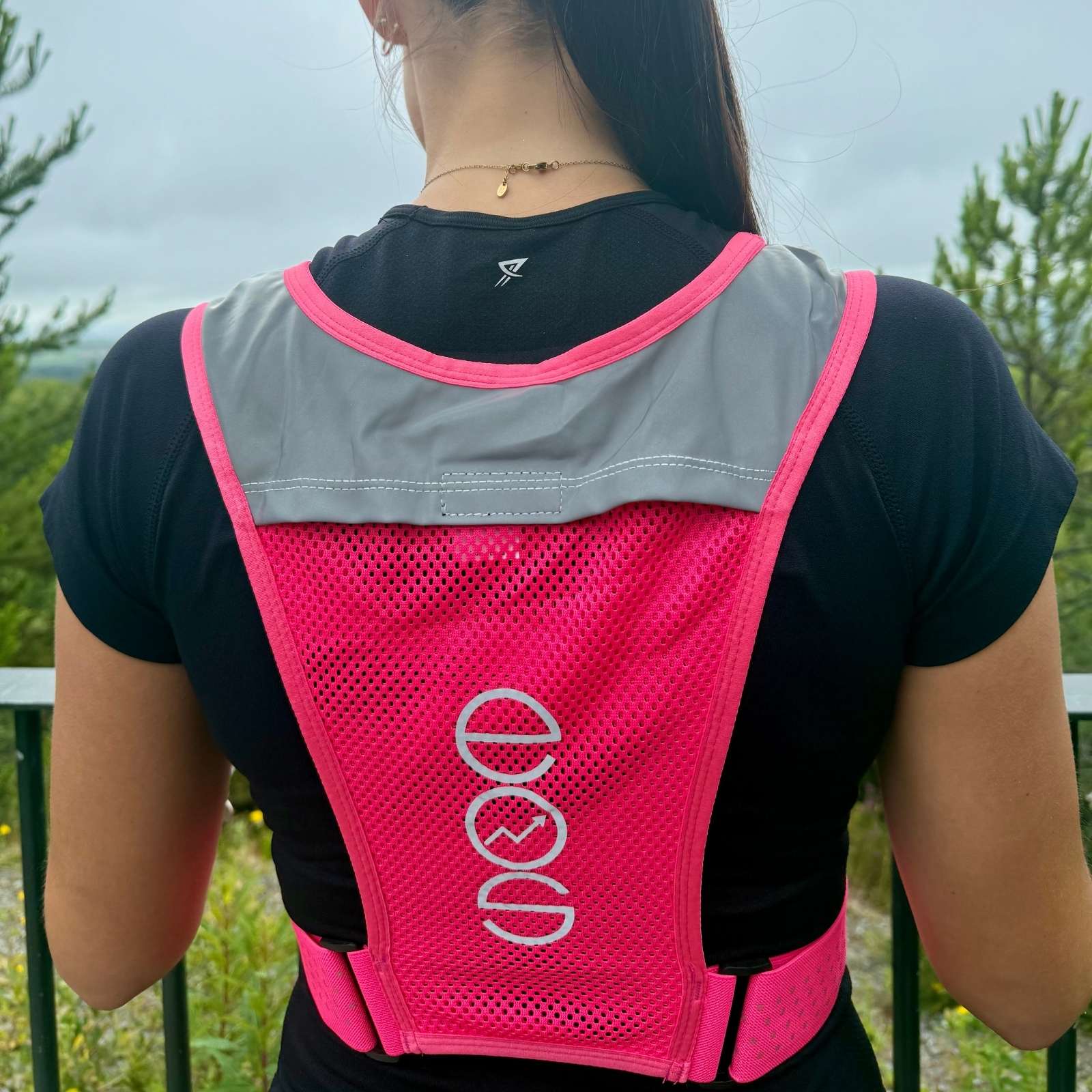 EOS Elite UltraLight 2.0 Reflective Running Vest - Image 4