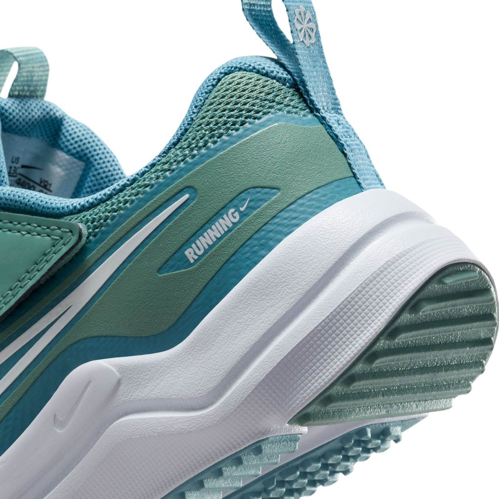 Nike Cosmic Runner Little Kids Shoes - Image 6