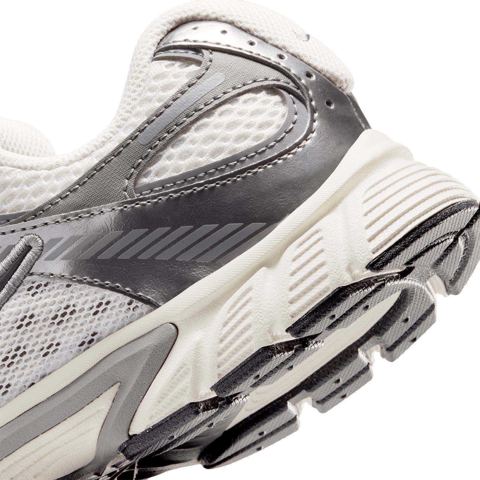 Nike V5 RNR Kids Shoes - Image 6