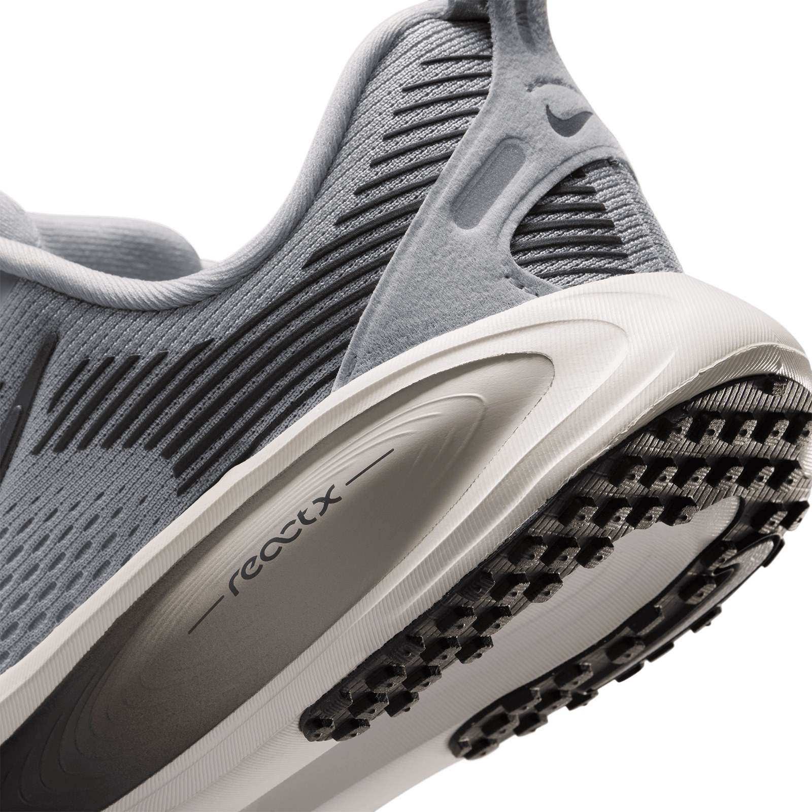 Nike Vomero 18 Kids Road Running Shoe - Image 6