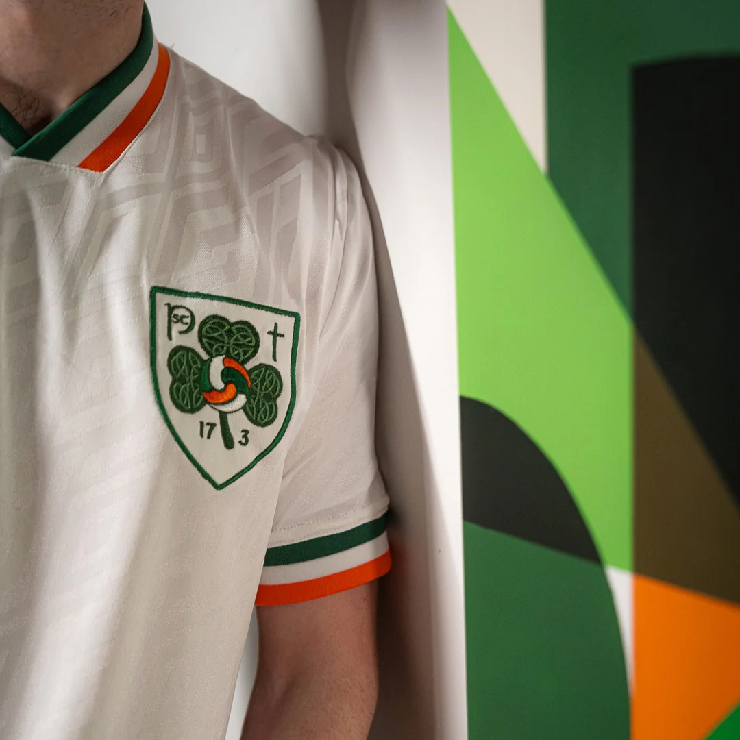 Umbro 17-3 2026 Adults Short Sleeve Football Jersey - Image 4