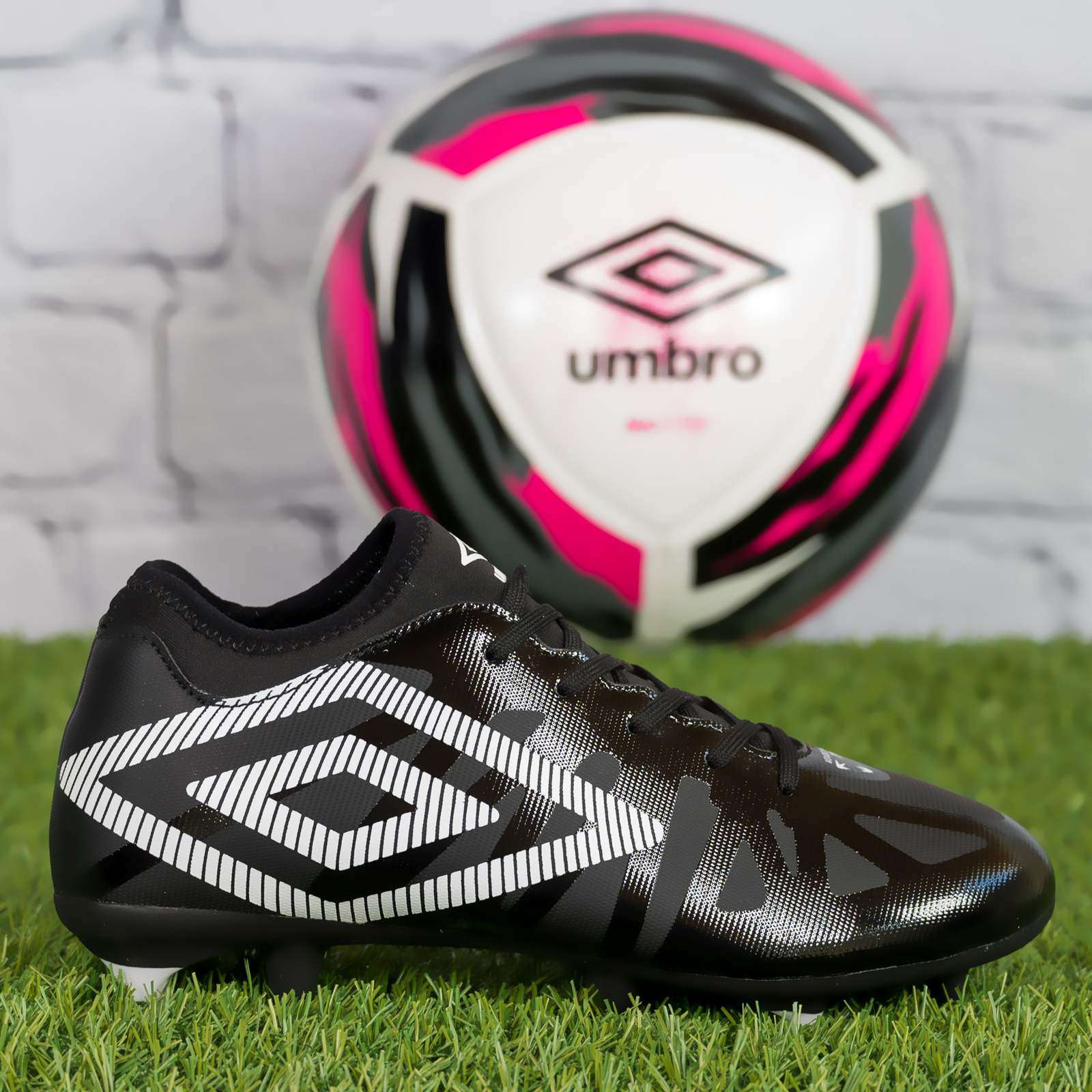 Umbro Ventura Kids Firm Ground Slip-On Laced Football Boots - Image 6