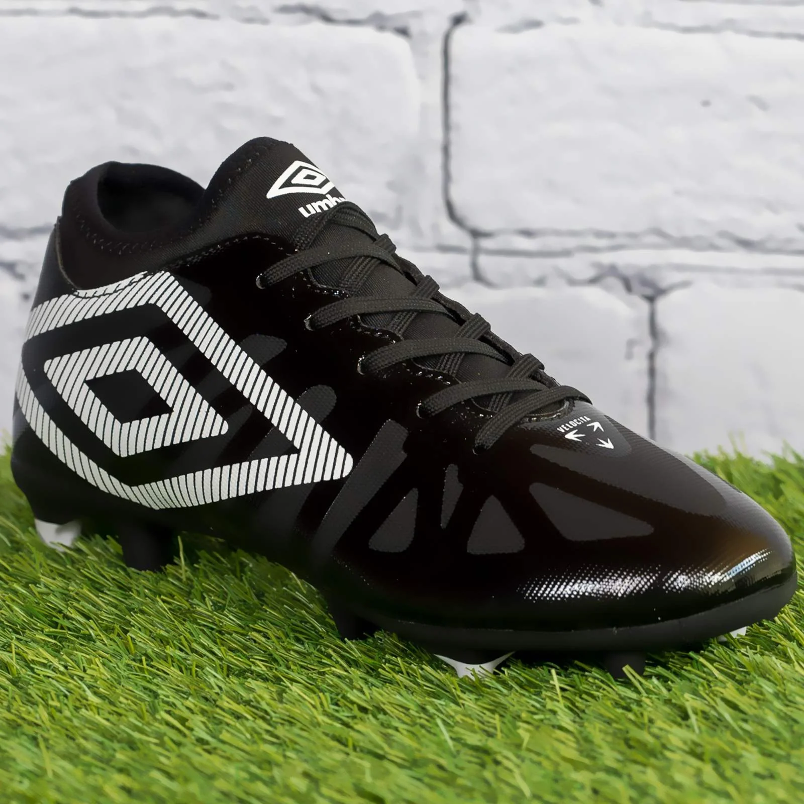 Umbro Ventura Kids Firm Ground Slip-On Laced Football Boots - Image 7